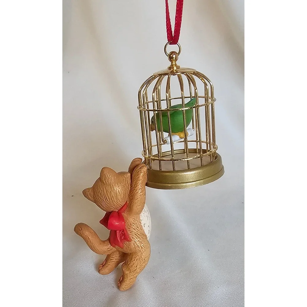 VTG 2000 Hallmark Keepsake Ornament Gold Cat Birdcage Green Bird Parakeet Tabby